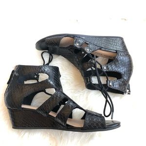 BELLA VITA | Black small wedge sandal